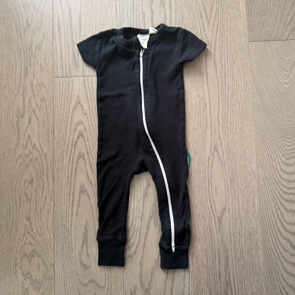 Parade - Children's Black Zipper One-Piece Bodysuit 6-12 m